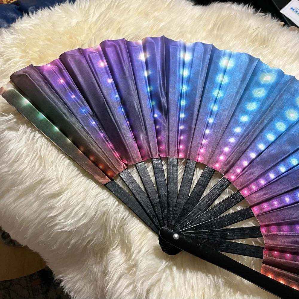 Hand Fan with Multicolor Pattern - Picture 3 of 5
